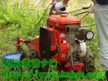 草刈機による粉砕処理